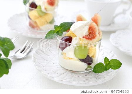 Halloween Fig and Shine Muscat Rifle Autumn Fig Dessert Fig Sweets 94754963
