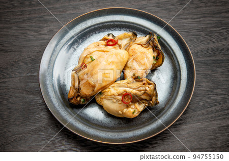 日本料理，用醬油煮的牡蠣 94755150