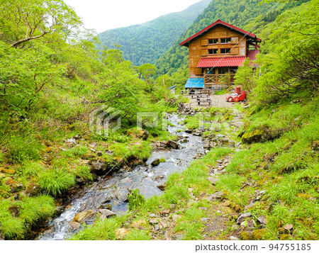 Southern Alps Scenery with a house on Mt. Hyakkendo in summer 94755185