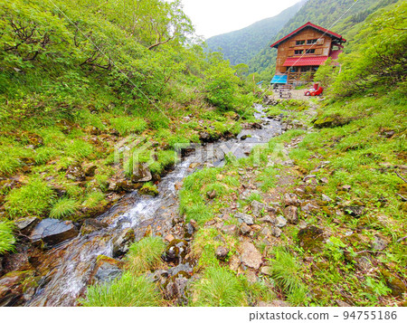 Southern Alps Scenery with a house on Mt. Hyakkendo in summer Southern Alps Scenery with a house on Mt. Hyakkendo in summer 94755186