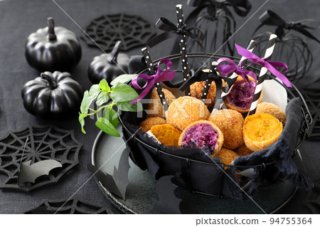 萬聖節南瓜和紫薯炸丸子圓形炸丸子丸子丸子 萬聖節南瓜和紫薯炸丸子圓形炸丸子丸子丸子 94755364