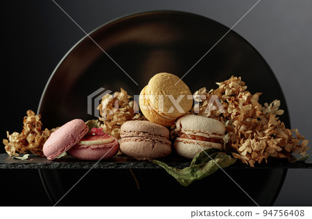 Macaroons with dried flowers. 94756408