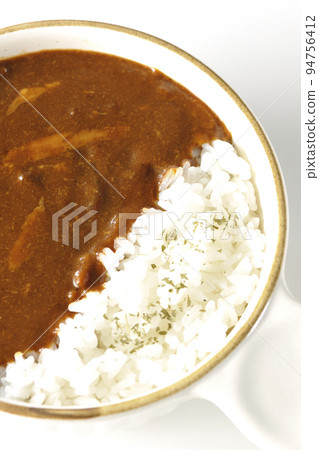 A bird's-eye view of cheese curry rice served on a heat-resistant plate with a white background A bird's-eye view of cheese curry rice served on a heat-resistant plate with a white background 94756412