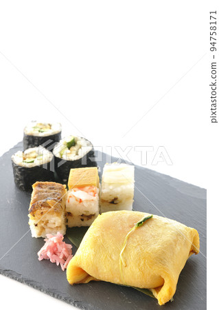 在白色背景上拍一張 chakin 壽司的照片,這是當天的特別款待 在白色背景上拍一張 chakin 壽司的照片,這是當天的特別款待 94758171