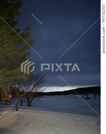 那須高原的雪景夜景，雪如流星。 94758265