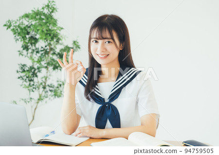 High school students studying online (computer) 94759505