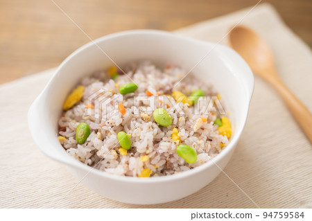 梅子紫蘇抓飯 梅子紫蘇抓飯 94759584