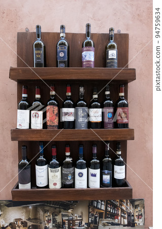 Delicious italian food and wine. Local shop. 94759634