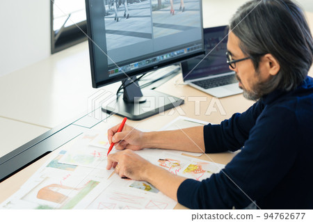 有創意的中間人 94762677