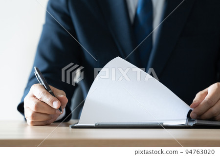 Businessman turning over the document Businessman turning over the document 94763020