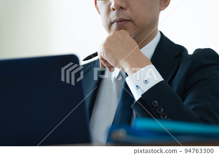 商人擔心看筆記本電腦 94763300