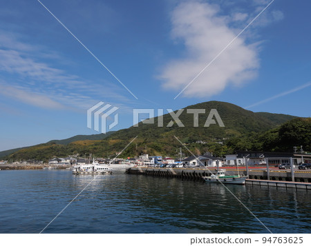 “上關/室津”海景（岩島渡輪進入室津港） 94763625