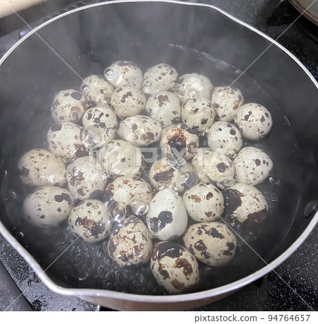 Boil a large amount of quail to make jangjorim 94764657