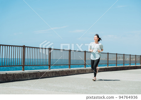 A woman who jogs A woman who jogs 94764936