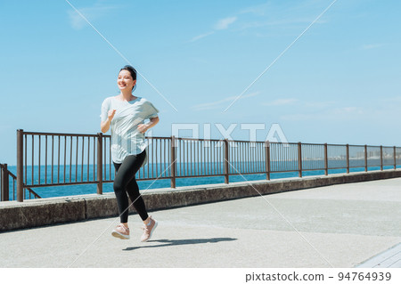 A woman who jogs 94764939