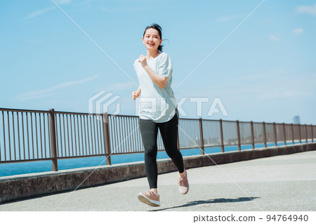 A woman who jogs A woman who jogs 94764940