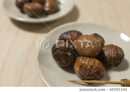 Homemade chestnut simmered in astringent 94765340