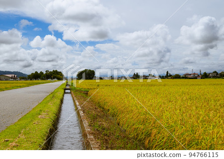 Azumino after the rain [Autumn harvest] 94766115