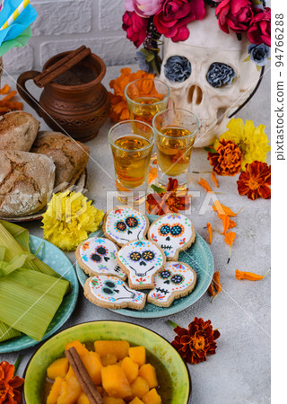 Traditional Day of the dead food 94766288