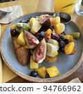 Eat cakes filled with figs and fruits at a stylish cafe 94766962