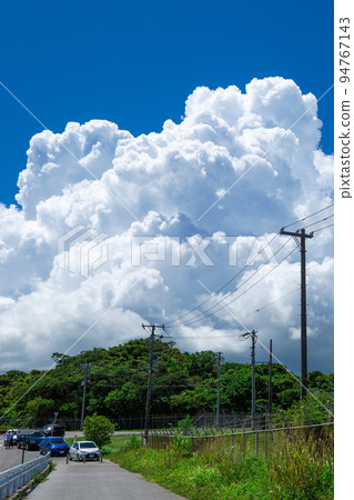 Summer blue sky and white clouds in Okinawa 94767143