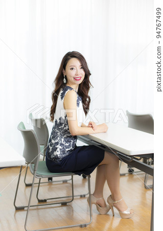 A woman in a meeting room/conference room A woman in a meeting room/conference room 94767499