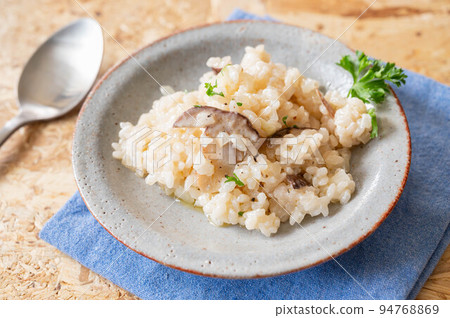 mushroom cream risotto 94768869