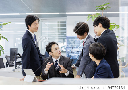 Business people having a meeting Business people having a meeting 94770184