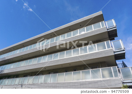 Appearance of condominium and scenery of refreshing blue sky 94770509