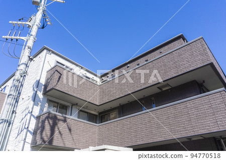 Appearance of condominium and scenery of refreshing blue sky 94770518