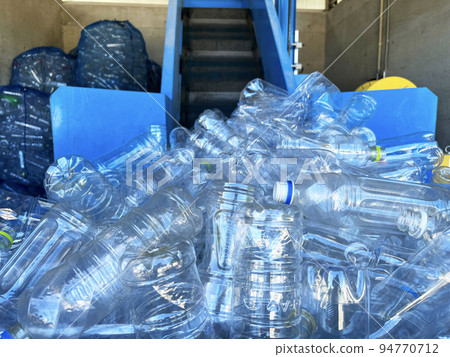 PET瓶待回收 94770712
