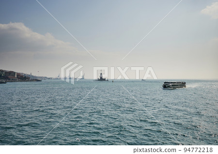 Boat bosphorus tour on sunny day 94772218