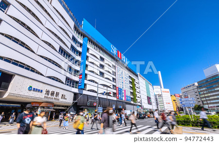 日本東京市容，10周全球之最……池袋站前的景像不再像電暈災難前一樣= 9月26日 94772443