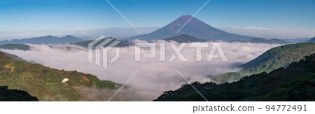 "Kanagawa Prefecture" Mt. Fuji and the view of Lake Ashinoko and Hakone Daikanyama wrapped in fog 94772491