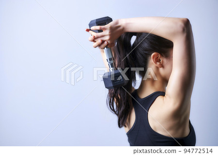 Training young women muscle training dumbbells 94772514