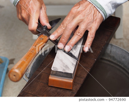 Sharpening pruning shears / finishing sharpening 94772690