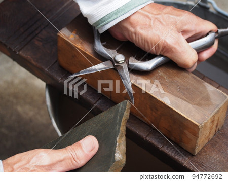sharpen pruning shears sharpen pruning shears 94772692