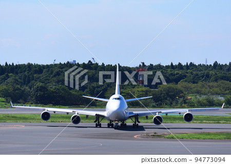 “阿特拉斯航空公司”貨機在成田國際機場滑行 94773094