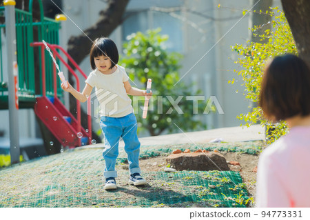 Park, child, nursery teacher 94773331