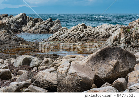 coastal landscape, basalt rocks on the sea coast 94775523