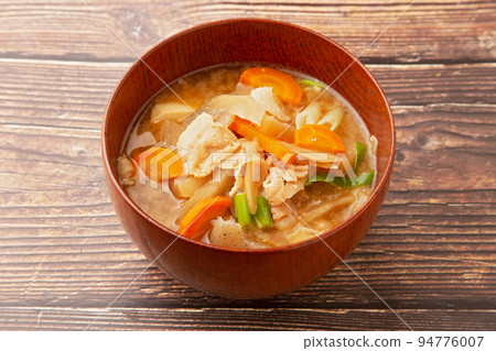 豬肉和蔬菜味噌湯 94776007