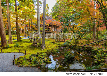 秋天在大原，京都三千院有秋葉的遊星園 94777008