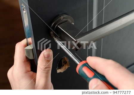 Installation of a door handle on interior doors, carpentry work with doors. Installation of a door handle on interior doors, carpentry work with doors. 94777277