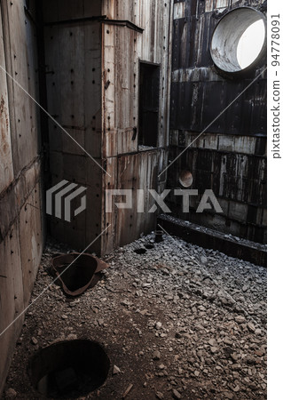 Empty grungy concrete interior, vertical photo 94778091
