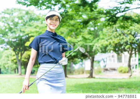 Young women playing golf 94778881