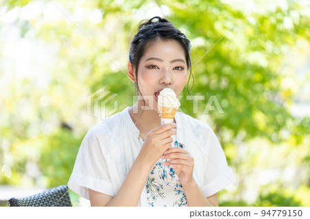 軟奶油女孩冰淇淋 94779150