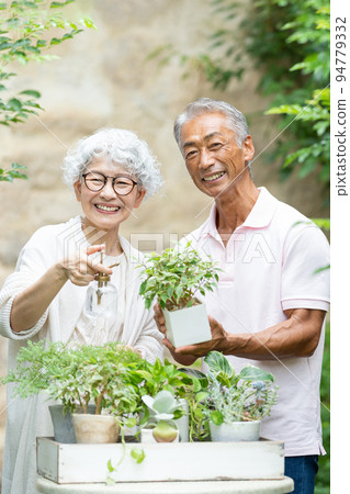 資深夫婦從事園藝 94779332