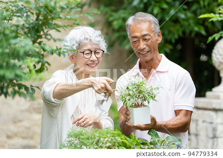 資深夫婦從事園藝 94779334