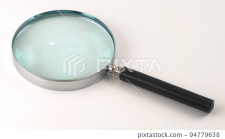 magnifying glass 94779638