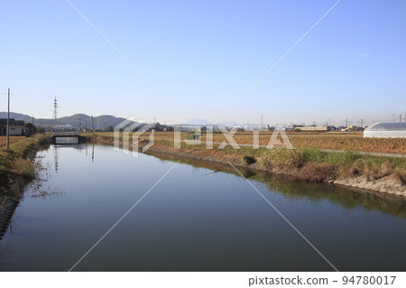 Kagoshima Main Line 415 series going through the soybean fields and creeks of Miyama City 94780017